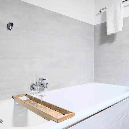 Neu! Moderner Bayrischer Flair Vor Pilatushaus Appartement Oberammergau